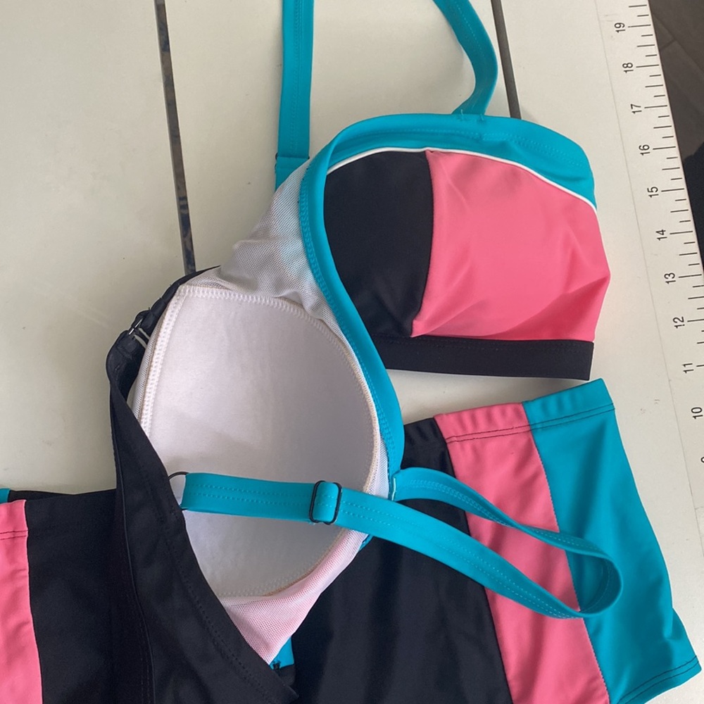 Colorblock swimsuit - Picture 2 of 3